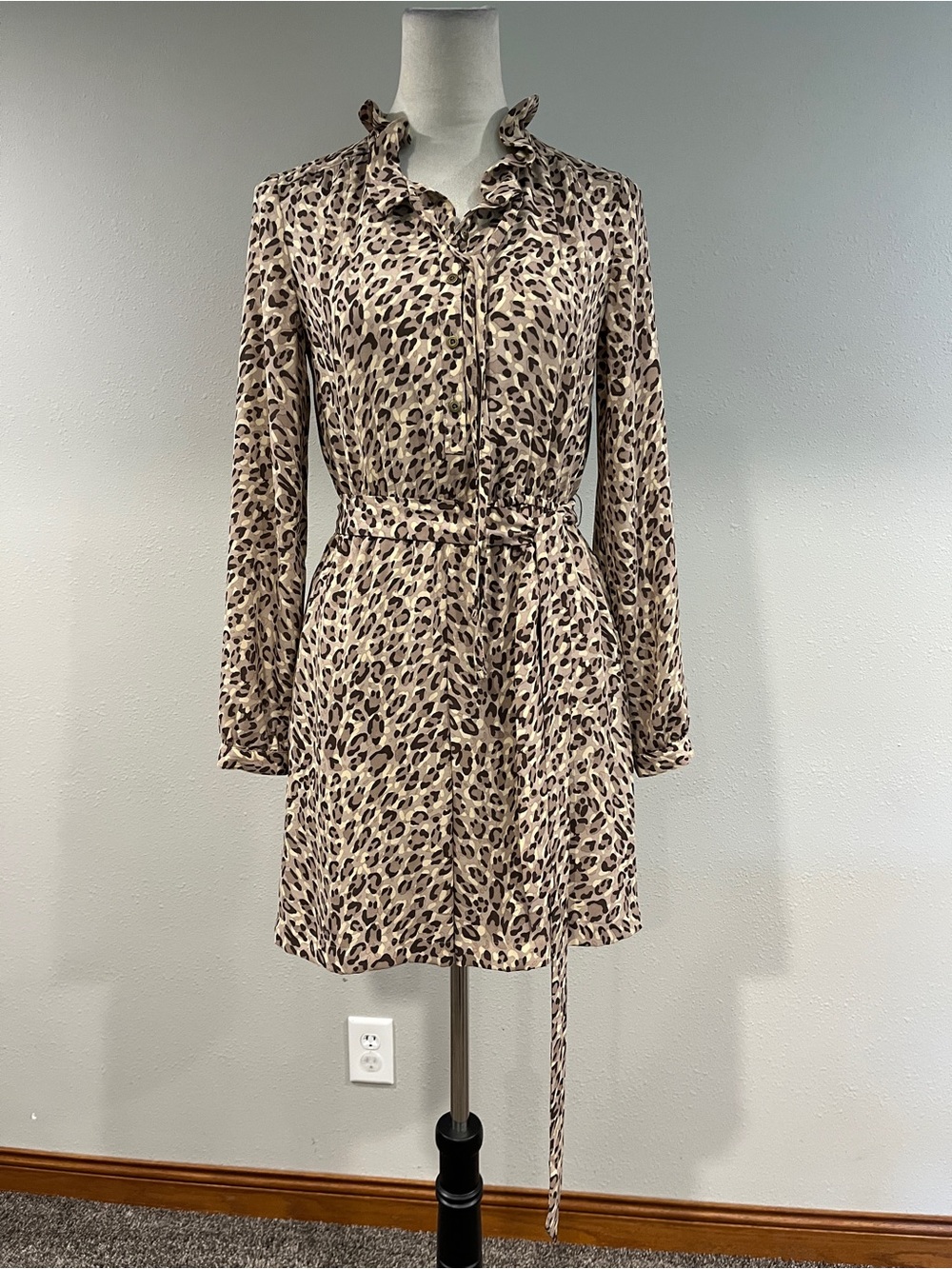 Loft Beige Leopard Print Ruffle Neck Shirt Dress size 0